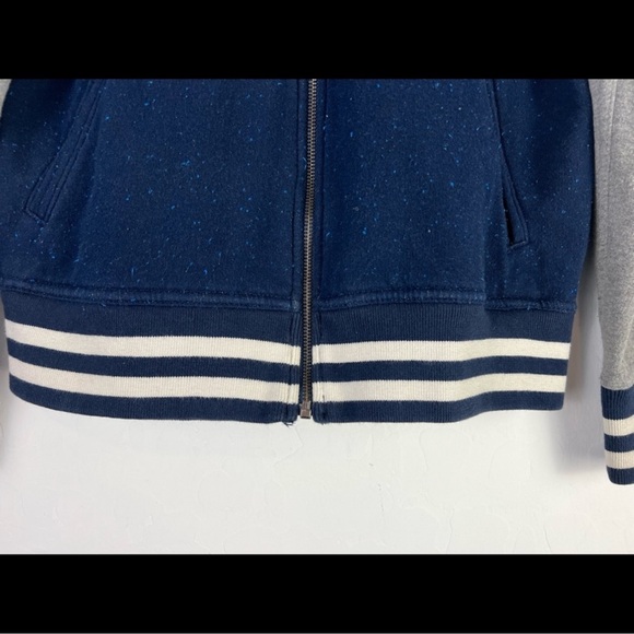 American Eagle Baseball Style Jacket Gray & Blue
Size Medium - Picture 4 of 11